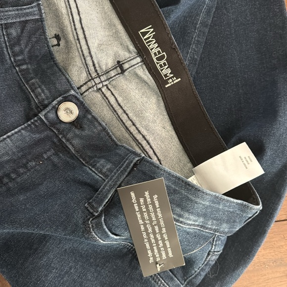 WynneDenim Performance Stretch Straight Leg Jean - Picture 4 of 6